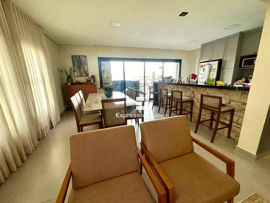 Foto 8 de Sobrado com 4 quartos à venda, 256m2 em Itatiba - SP