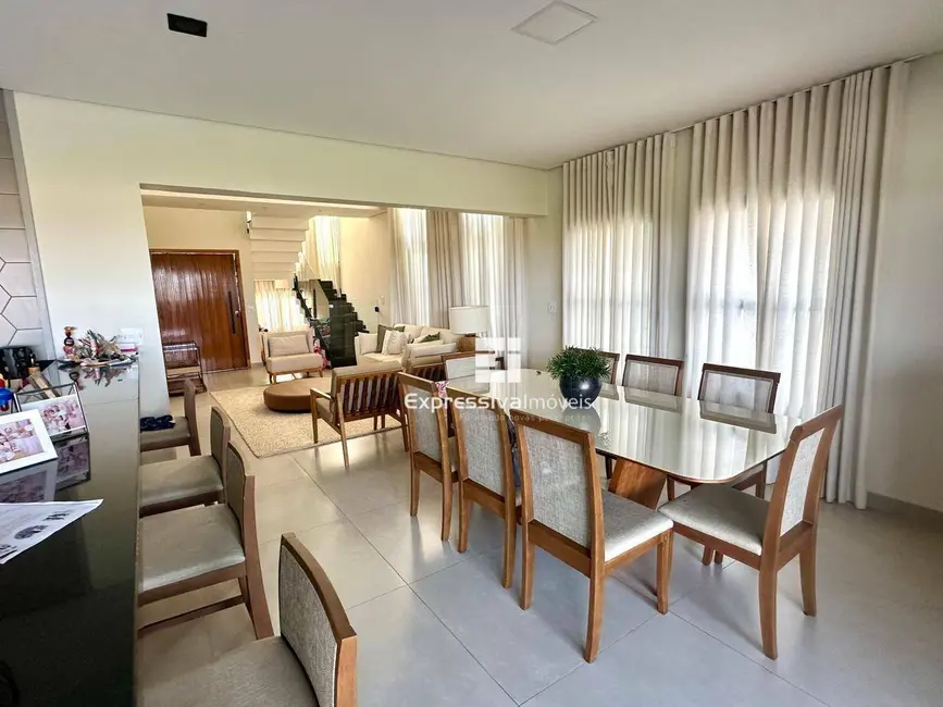 Foto 6 de Sobrado com 4 quartos à venda, 256m2 em Itatiba - SP