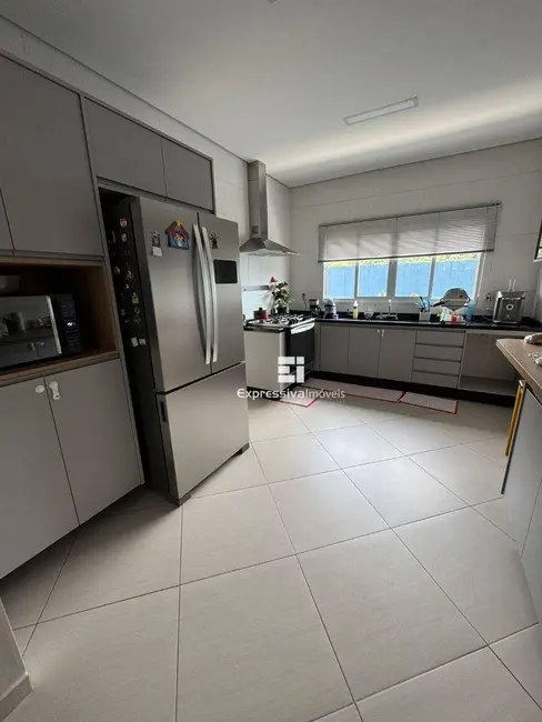 Foto 8 de Casa de Condomínio com 3 quartos à venda, 360m2 em Núcleo Residencial Porto Seguro, Itatiba - SP