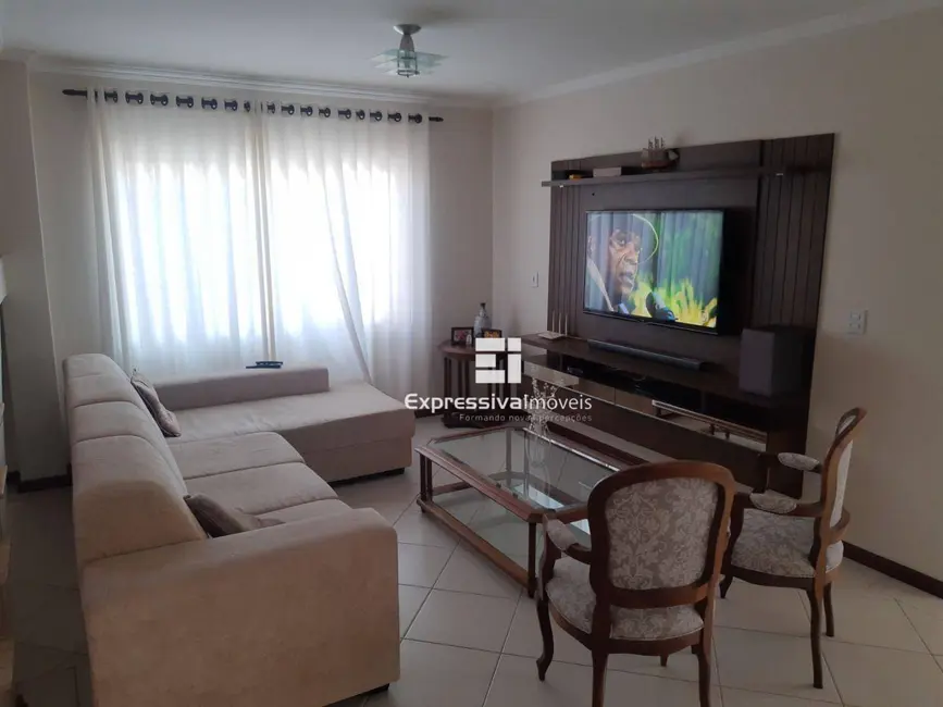 Foto 2 de Casa de Condomínio com 4 quartos à venda, 350m2 em Loteamento Itatiba Country Club, Itatiba - SP