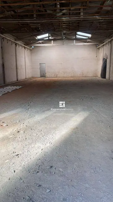 Foto 1 de Armazém / Galpão para alugar, 250m2 em Jardim de Lucca, Itatiba - SP