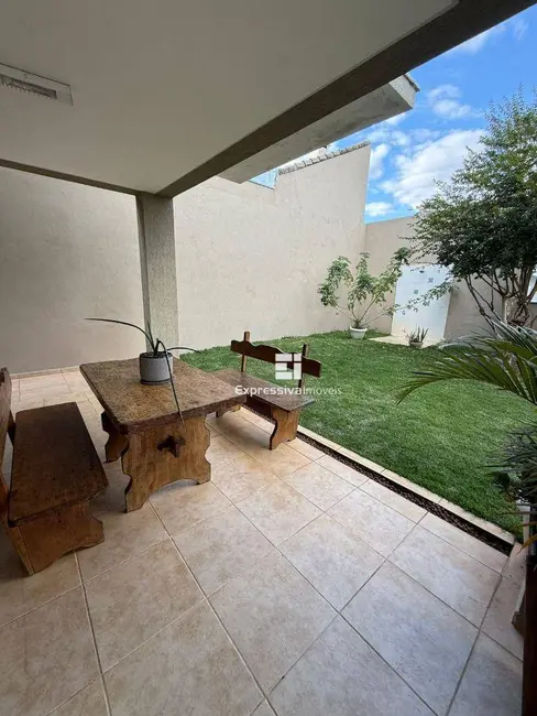 Foto 8 de Casa de Condomínio com 3 quartos à venda, 300m2 em Residencial Fazenda Serrinha, Itatiba - SP