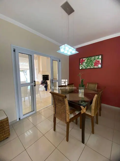 Foto 8 de Sobrado com 4 quartos à venda, 300m2 em Itatiba - SP