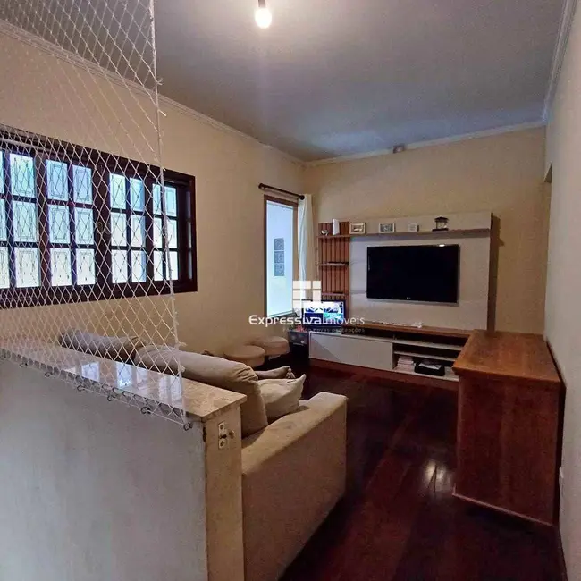Foto 1 de Casa com 2 quartos à venda, 200m2 em Novo Cruzeiro, Itatiba - SP