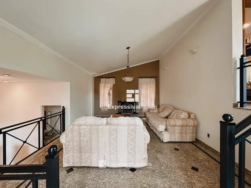 Foto 4 de Casa de Condomínio com 3 quartos para alugar, 1569m2 em Parque das Laranjeiras, Itatiba - SP