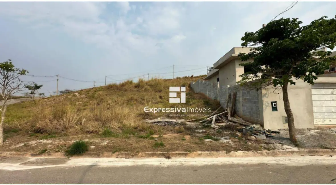 Foto 1 de Terreno / Lote à venda, 266m2 em Itatiba - SP