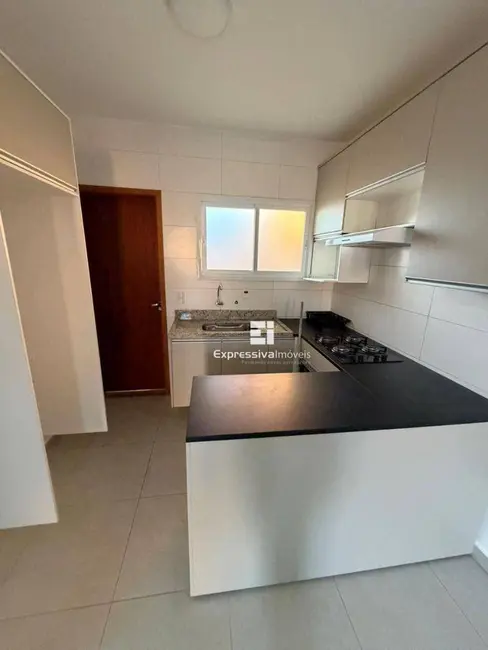 Foto 2 de Casa de Condomínio com 3 quartos para alugar, 130m2 em Parque das Laranjeiras, Itatiba - SP