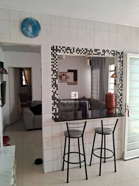 Foto 4 de Casa com 2 quartos à venda, 125m2 em Jardim México, Itatiba - SP