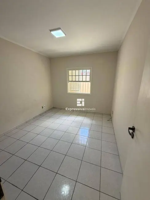 Foto 4 de Casa com 2 quartos à venda e para alugar, 125m2 em Centro, Itatiba - SP