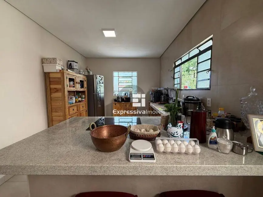 Foto 4 de Casa com 3 quartos à venda e para alugar, 300m2 em Centro, Itatiba - SP