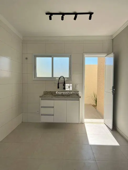 Foto 5 de Casa de Condomínio com 3 quartos para alugar, 63m2 em Parque das Laranjeiras, Itatiba - SP