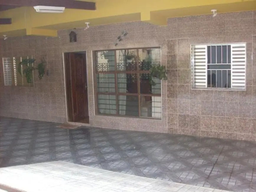 Casa com 3 quartos à venda, 250m2 em Mairinque - SP - imagem 3 Foto 3 de Casa com 3 quartos à venda, 250m2 em Mairinque - SP