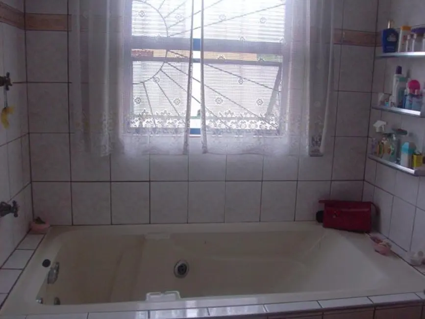 Casa com 3 quartos à venda e para alugar, 250m2 em Mairinque - SP - imagem 3 Foto 3 de Casa com 3 quartos à venda e para alugar, 250m2 em Mairinque - SP