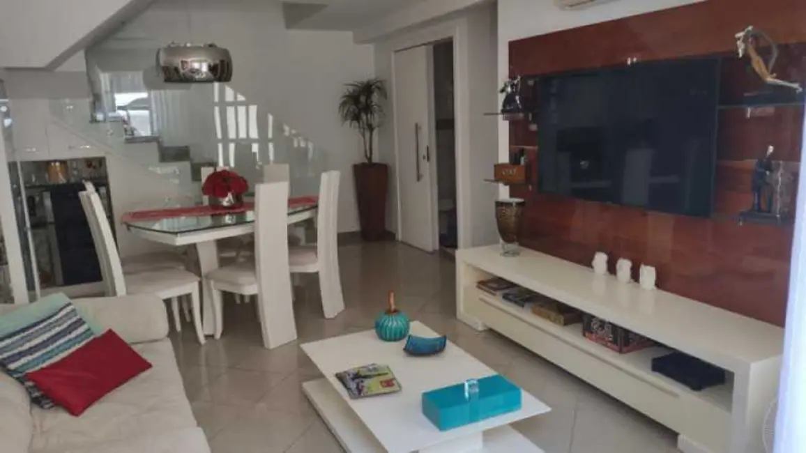 Casa de Condomínio com 3 quartos à venda, 181m2 em Rio De Janeiro - RJ - imagem 3 Foto 3 de Casa de Condomínio com 3 quartos à venda, 181m2 em Rio De Janeiro - RJ