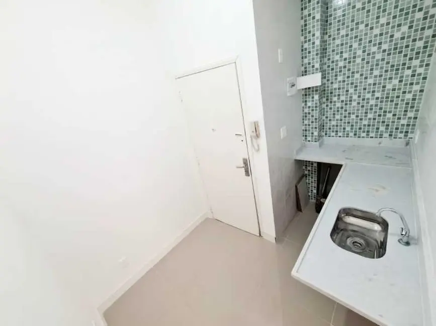 Kitnet à venda, 30m2 em Rio De Janeiro - RJ - imagem 7 Foto 7 de Kitnet à venda, 30m2 em Rio De Janeiro - RJ