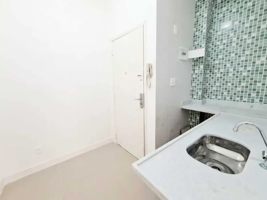 Kitnet à venda, 30m2 em Rio De Janeiro - RJ - imagem 5 Foto 5 de Kitnet à venda, 30m2 em Rio De Janeiro - RJ