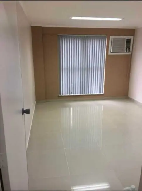 Sala Comercial à venda, 27m2 em Rio De Janeiro - RJ - imagem 1 Foto 1 de Sala Comercial à venda, 27m2 em Rio De Janeiro - RJ