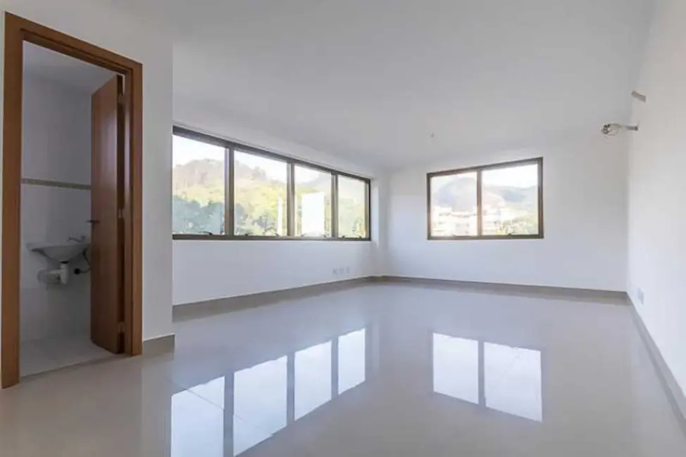 Sala Comercial à venda, 37m2 em Rio De Janeiro - RJ - imagem 1 Foto 1 de Sala Comercial à venda, 37m2 em Rio De Janeiro - RJ