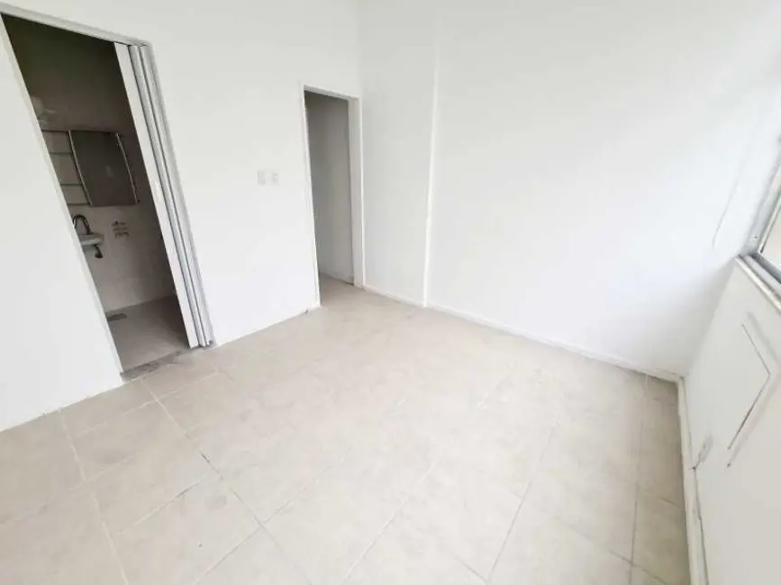 Kitnet com 1 quarto à venda, 30m2 em Rio De Janeiro - RJ - imagem 2 Foto 2 de Kitnet com 1 quarto à venda, 30m2 em Rio De Janeiro - RJ