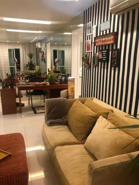 Foto 3 de Apartamento com 2 quartos à venda em Rio De Janeiro - RJ