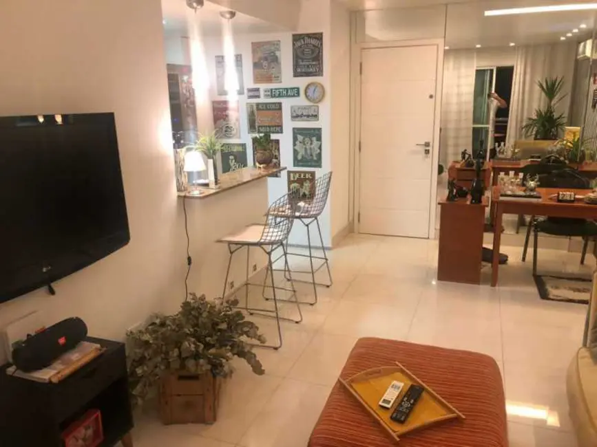 Foto 2 de Apartamento com 2 quartos à venda em Rio De Janeiro - RJ