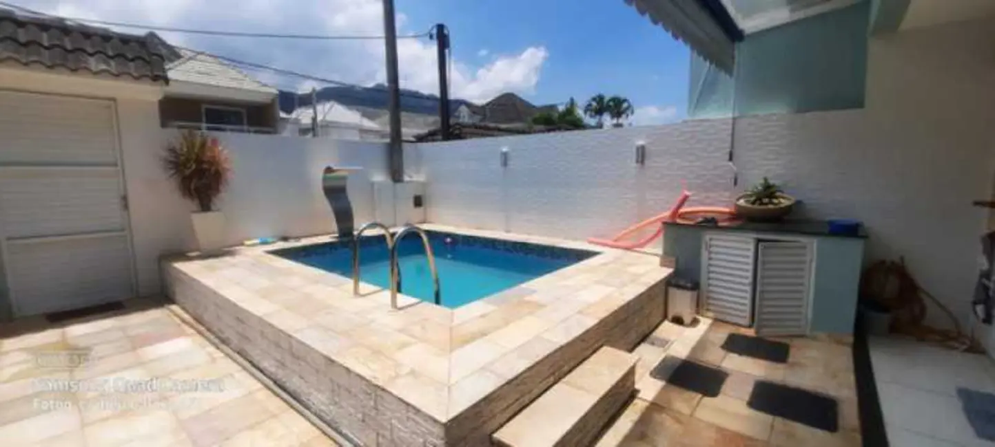 Casa de Condomínio com 3 quartos à venda, 205m2 em Rio De Janeiro - RJ - imagem 1 Foto 1 de Casa de Condomínio com 3 quartos à venda, 205m2 em Rio De Janeiro - RJ