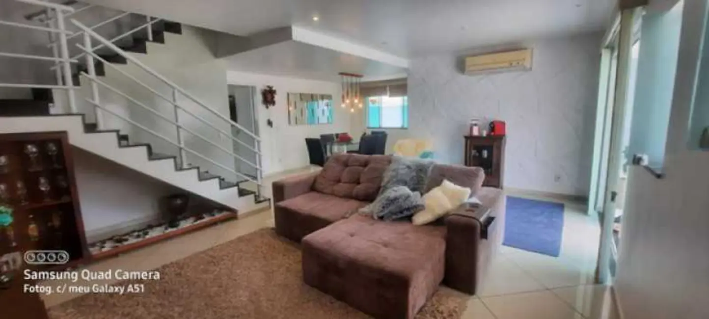 Casa de Condomínio com 3 quartos à venda, 205m2 em Rio De Janeiro - RJ - imagem 4 Foto 4 de Casa de Condomínio com 3 quartos à venda, 205m2 em Rio De Janeiro - RJ