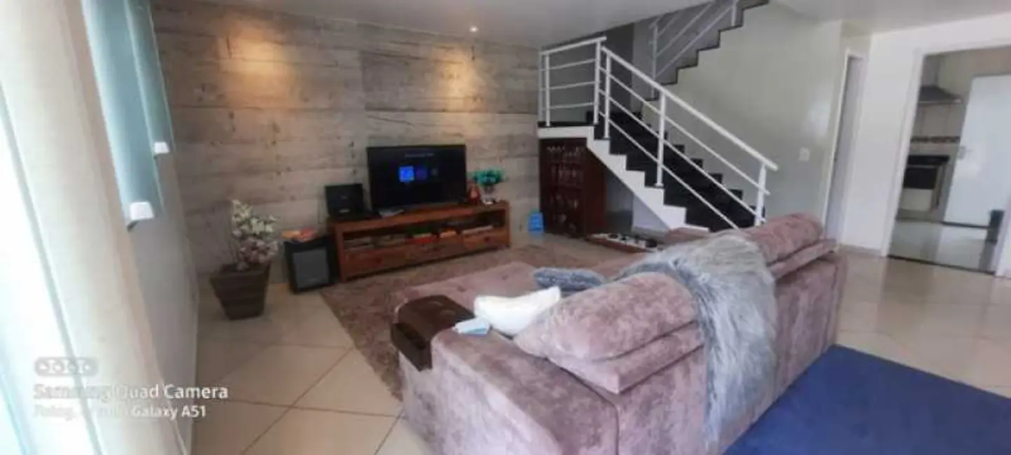 Casa de Condomínio com 3 quartos à venda, 205m2 em Rio De Janeiro - RJ - imagem 3 Foto 3 de Casa de Condomínio com 3 quartos à venda, 205m2 em Rio De Janeiro - RJ