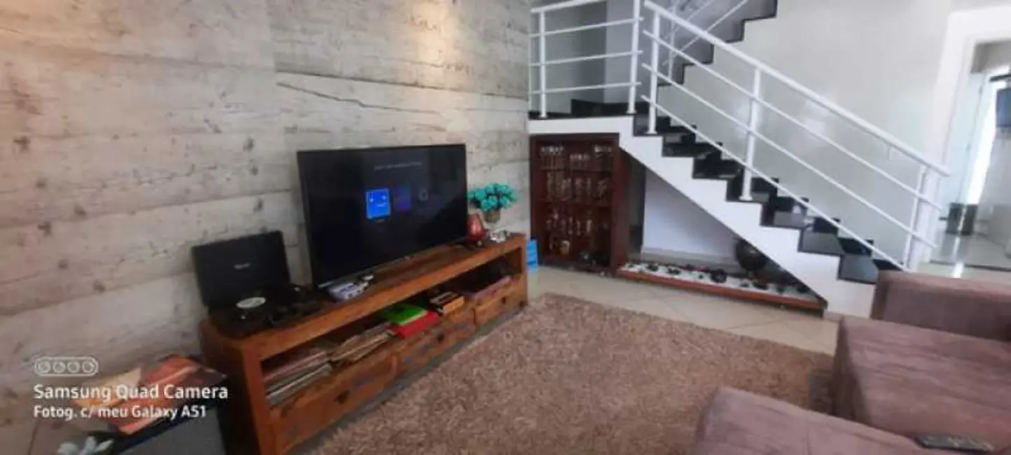 Casa de Condomínio com 3 quartos à venda, 205m2 em Rio De Janeiro - RJ - imagem 5 Foto 5 de Casa de Condomínio com 3 quartos à venda, 205m2 em Rio De Janeiro - RJ