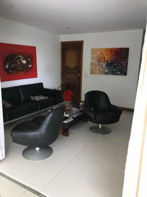 Apartamento com 3 quartos à venda, 200m2 em Rio De Janeiro - RJ - imagem 4 Foto 4 de Apartamento com 3 quartos à venda, 200m2 em Rio De Janeiro - RJ