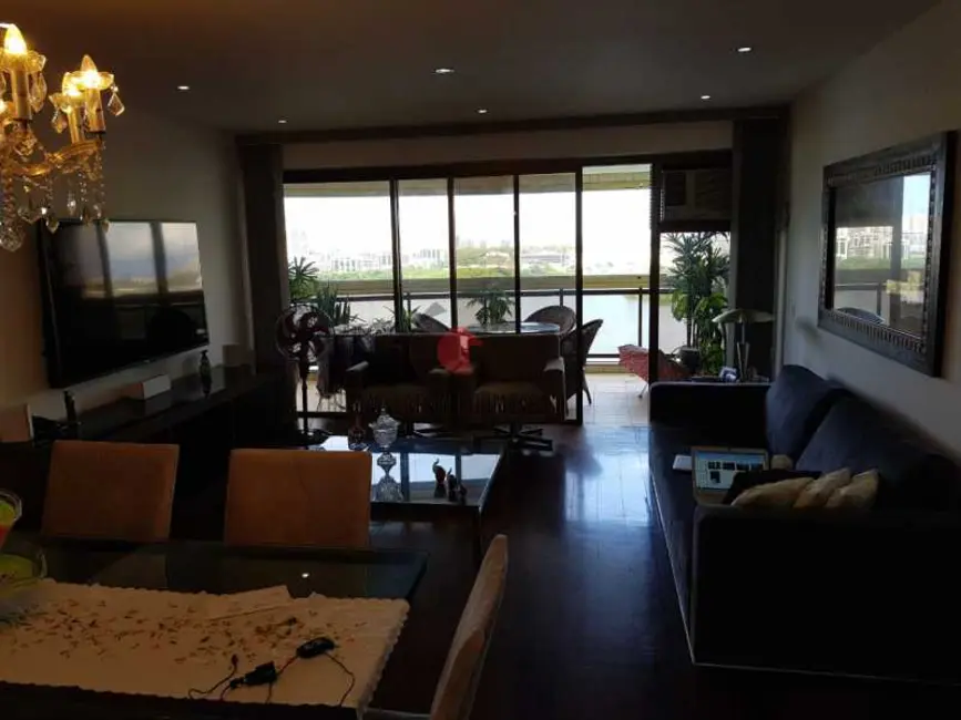 Apartamento com 3 quartos à venda, 145m2 em Rio De Janeiro - RJ - imagem 3 Foto 3 de Apartamento com 3 quartos à venda, 145m2 em Rio De Janeiro - RJ
