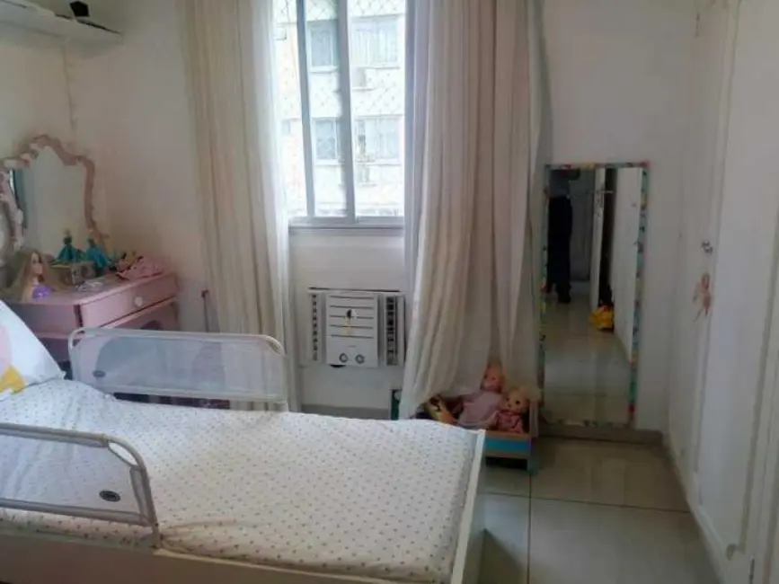 Foto 4 de Apartamento com 4 quartos à venda, 140m2 em Rio De Janeiro - RJ