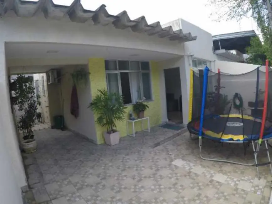 Foto 2 de Casa com 2 quartos à venda, 76m2 em Rio De Janeiro - RJ
