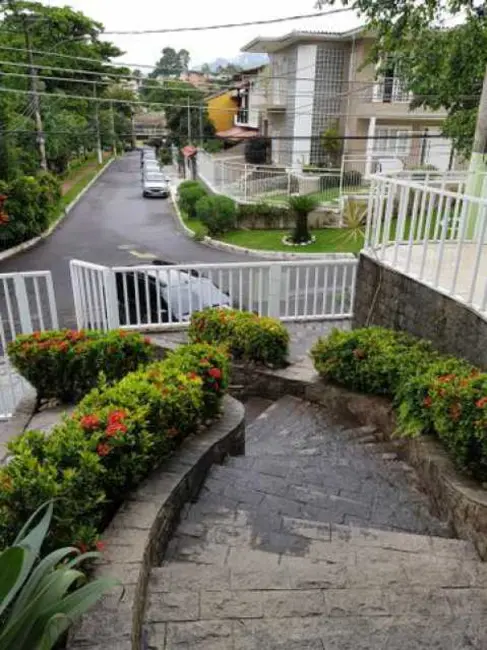 Foto 2 de Casa de Vila à venda, 250m2 em Rio De Janeiro - RJ