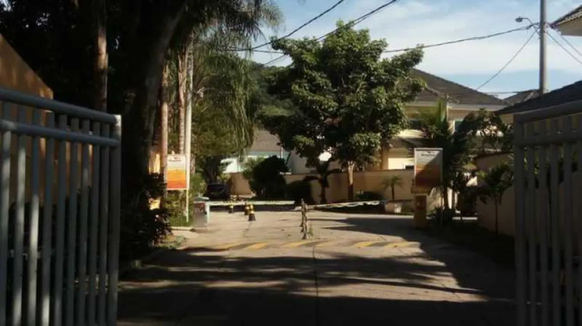 Foto 1 de Terreno / Lote à venda, 216m2 em Rio De Janeiro - RJ
