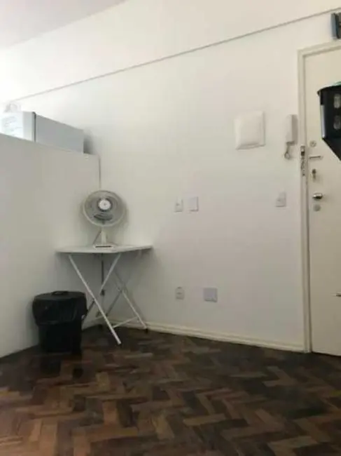 Kitnet com 1 quarto à venda, 30m2 em Rio De Janeiro - RJ - imagem 3 Foto 3 de Kitnet com 1 quarto à venda, 30m2 em Rio De Janeiro - RJ