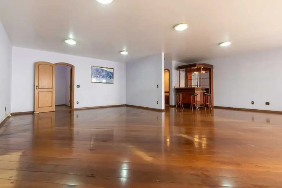 Apartamento com 4 quartos à venda, 220m2 em Rio De Janeiro - RJ - imagem 7 Foto 7 de Apartamento com 4 quartos à venda, 220m2 em Rio De Janeiro - RJ
