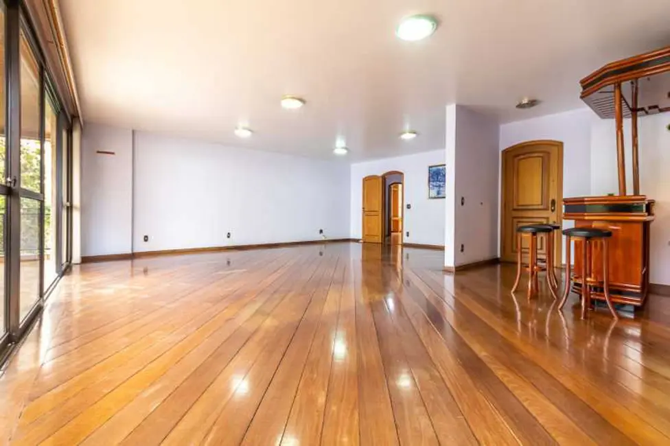 Apartamento com 4 quartos à venda, 220m2 em Rio De Janeiro - RJ - imagem 9 Foto 9 de Apartamento com 4 quartos à venda, 220m2 em Rio De Janeiro - RJ