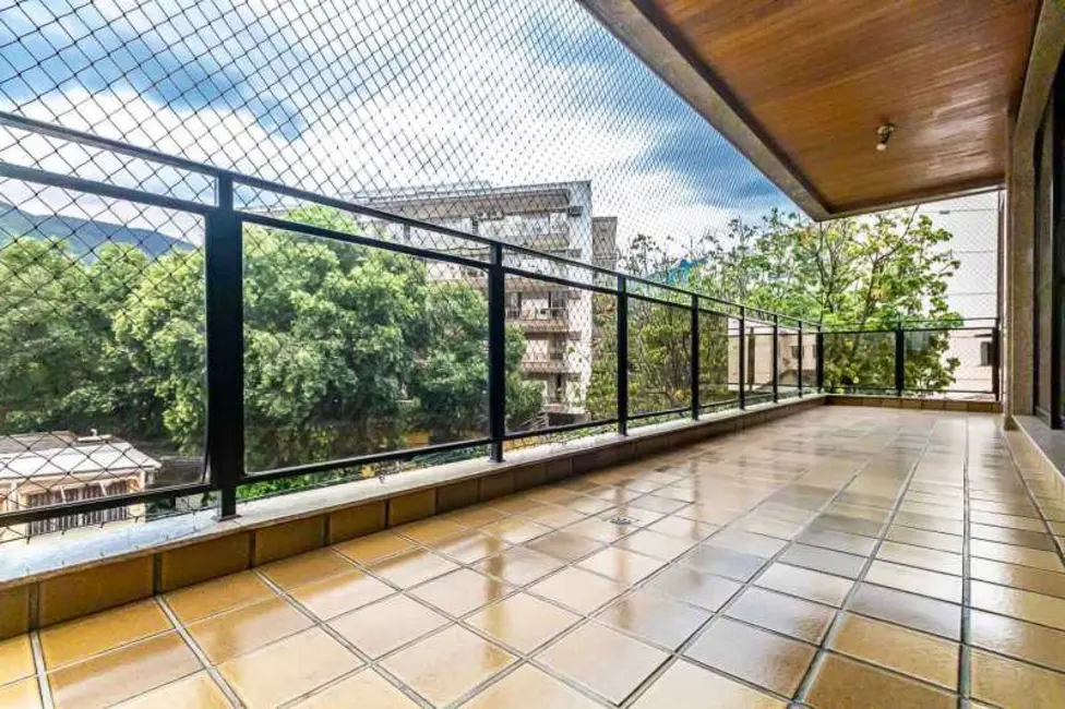 Apartamento com 4 quartos à venda, 220m2 em Rio De Janeiro - RJ - imagem 3 Foto 3 de Apartamento com 4 quartos à venda, 220m2 em Rio De Janeiro - RJ