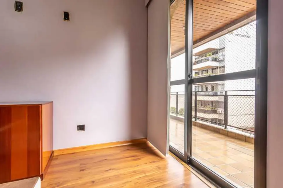 Apartamento com 4 quartos à venda, 220m2 em Rio De Janeiro - RJ - imagem 5 Foto 5 de Apartamento com 4 quartos à venda, 220m2 em Rio De Janeiro - RJ