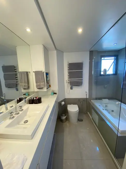 Foto 3 de Apartamento com 4 quartos à venda, 241m2 em Moema, São Paulo - SP