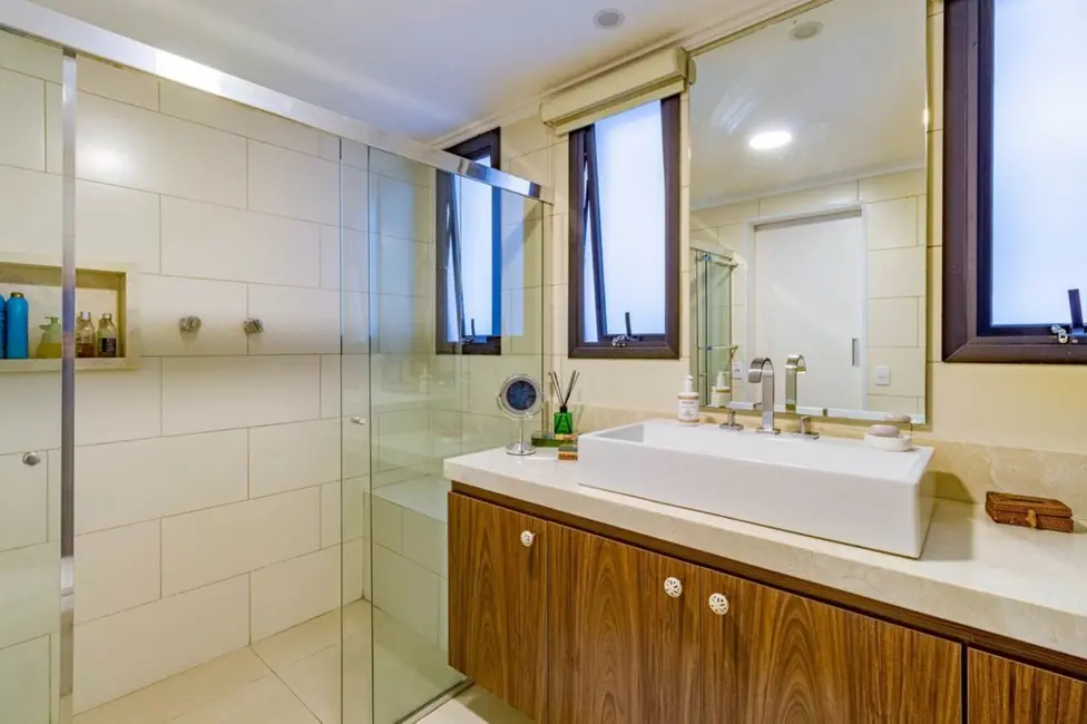 Apartamento com 3 quartos à venda, 183m2 em Aclimação, São Paulo - SP - imagem 4 Foto 4 de Apartamento com 3 quartos à venda, 183m2 em Aclimação, São Paulo - SP
