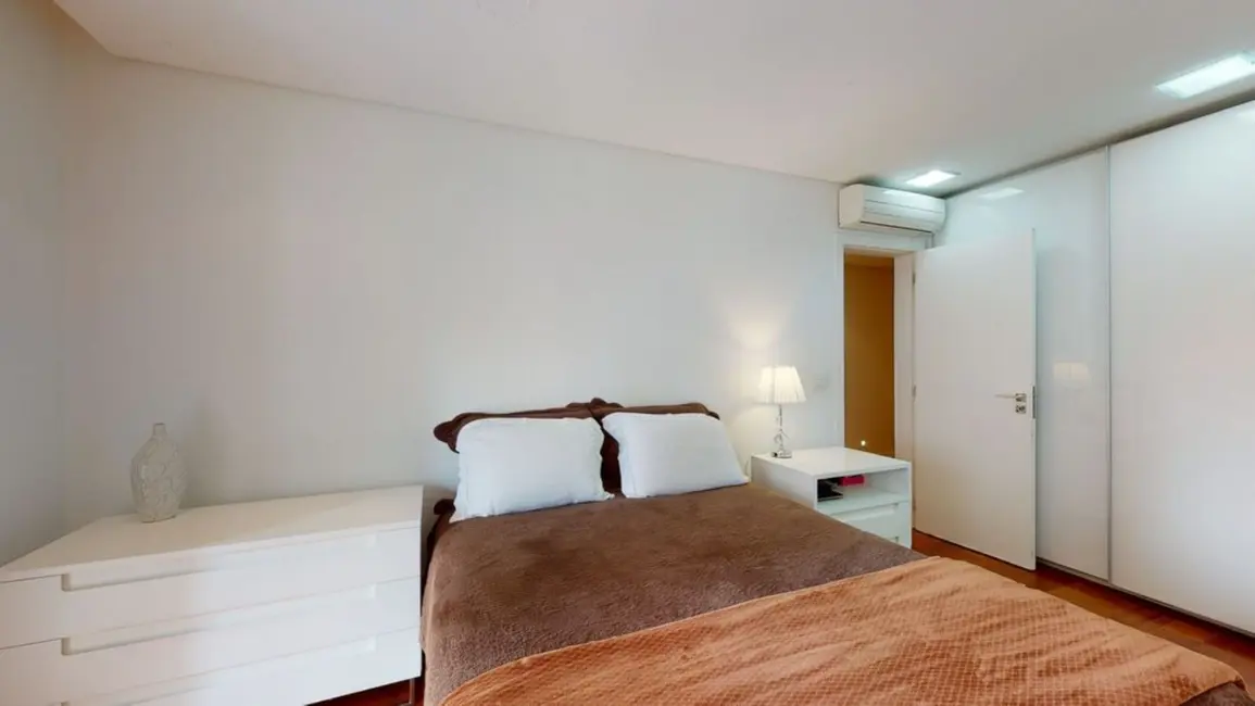Apartamento com 3 quartos à venda, 189m2 em Moema, São Paulo - SP - imagem 5 Foto 5 de Apartamento com 3 quartos à venda, 189m2 em Moema, São Paulo - SP