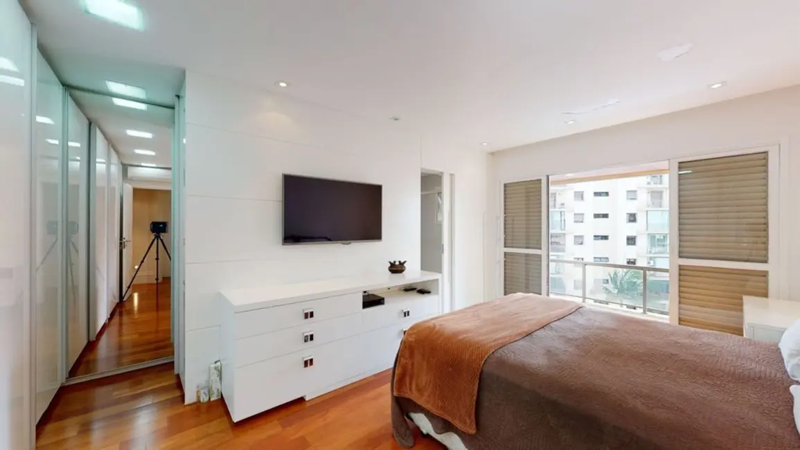 Apartamento com 3 quartos à venda, 189m2 em Moema, São Paulo - SP - imagem 4 Foto 4 de Apartamento com 3 quartos à venda, 189m2 em Moema, São Paulo - SP