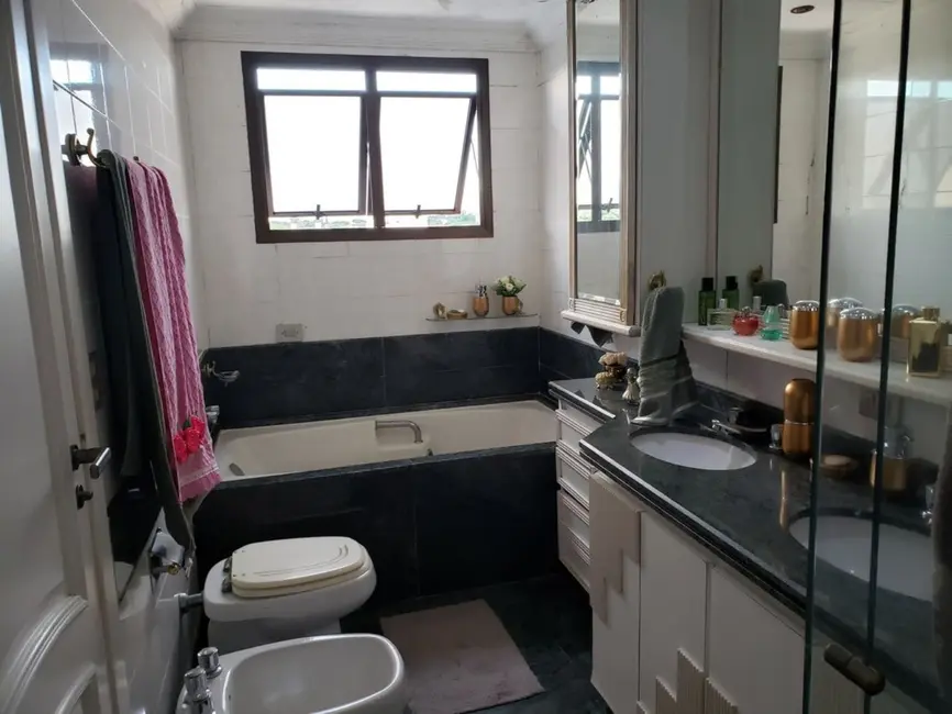 Apartamento com 4 quartos à venda, 223m2 em Moema, São Paulo - SP - imagem 2 Foto 2 de Apartamento com 4 quartos à venda, 223m2 em Moema, São Paulo - SP