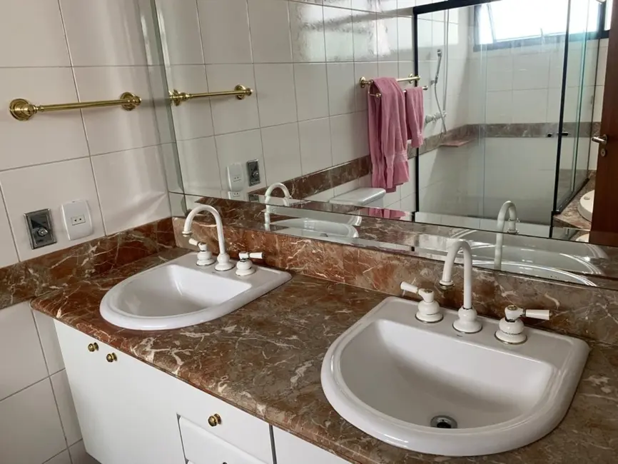 Apartamento com 4 quartos à venda, 204m2 em Aclimação, São Paulo - SP - imagem 3 Foto 3 de Apartamento com 4 quartos à venda, 204m2 em Aclimação, São Paulo - SP