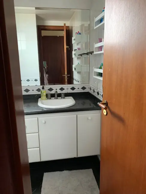 Apartamento com 4 quartos à venda, 204m2 em Aclimação, São Paulo - SP - imagem 4 Foto 4 de Apartamento com 4 quartos à venda, 204m2 em Aclimação, São Paulo - SP