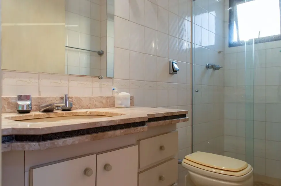 Apartamento com 3 quartos à venda, 161m2 em Aclimação, São Paulo - SP - imagem 4 Foto 4 de Apartamento com 3 quartos à venda, 161m2 em Aclimação, São Paulo - SP