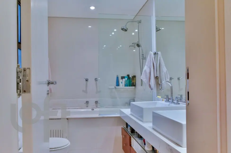 Foto 4 de Apartamento com 3 quartos à venda, 180m2 em Moema, São Paulo - SP