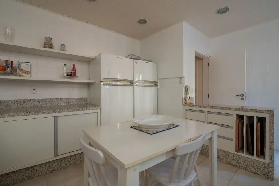 Foto 2 de Casa com 7 quartos à venda, 588m2 em Sao Sebastiao - SP